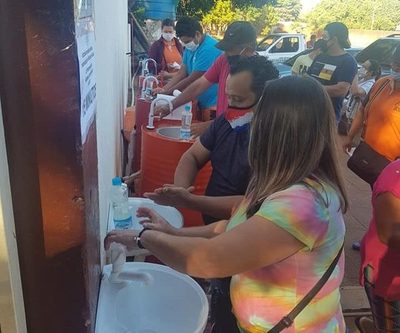 Cementerios reciben a miles de personas bajo protocolos sanitarios