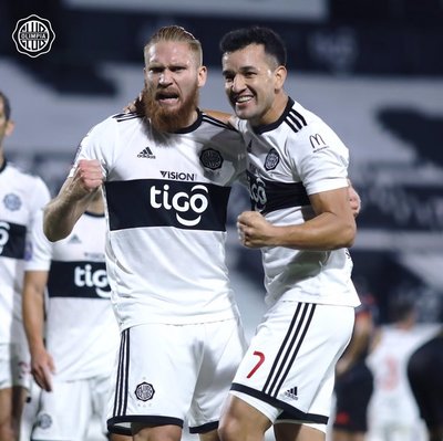 El Decano no respeto al Santo y lo venció con tres goles