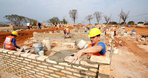 La Nación / Unas 200 mil familias de la clase media esperan proyectos de viviendas