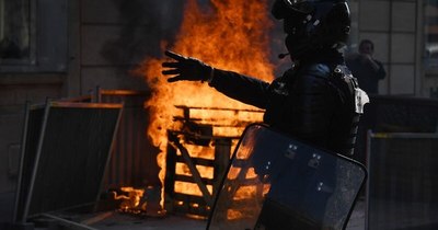 La Nación / Incidentes en ciudades de Francia