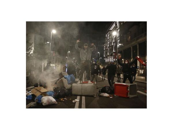 Aumenta resistencia en Europa a las medidas de confinamiento