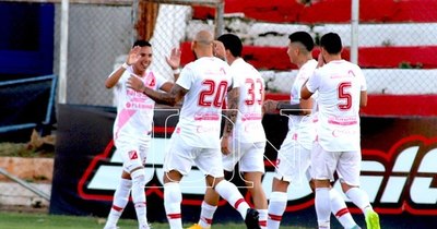 La Nación / El Kelito estrenó DT y pudo triunfar
