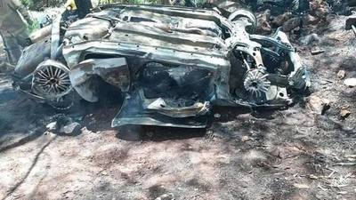 Joven muere calcinado tras chocar contra un árbol y volcar aparatosamente