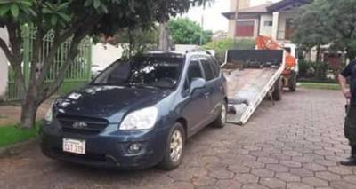 Grúas irregulares embolsan recaudación por autos mal estacionados en CDE