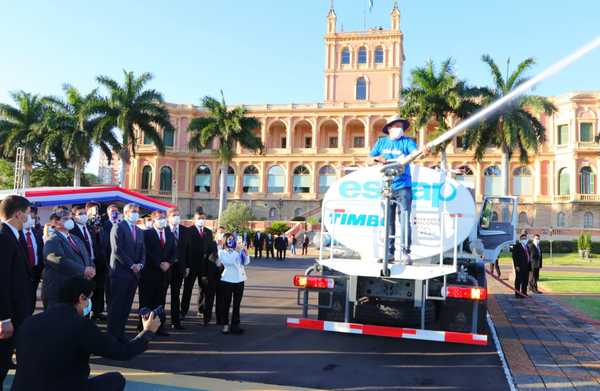 Yacyretá entrega camiones tanque regadores a la Essap para mitigar escasez de agua | .::Agencia IP::.
