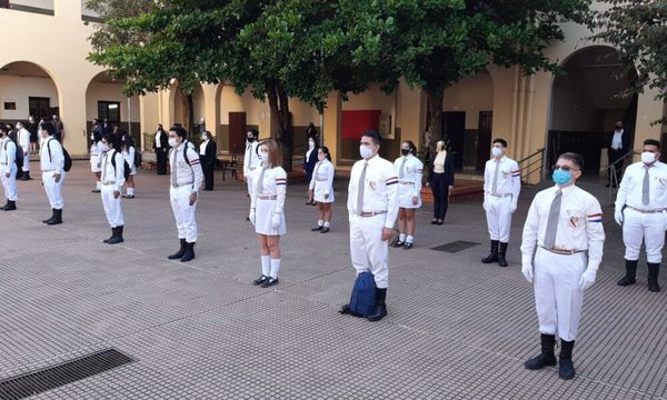 Alumnos del 3er año de la Media regresan hoy a clases presenciales