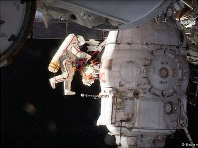 Dos cosmonautas efectuarán una caminata espacial de seis horas