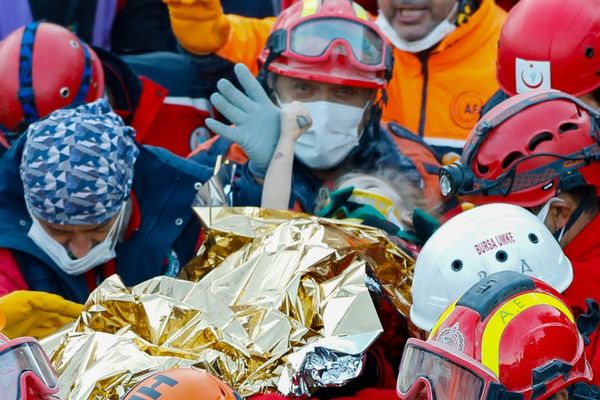 Dos niños rescatados tres días después del sismo en Turquía, que deja más de 80 muertos - Mundo - ABC Color
