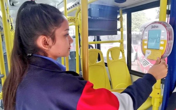 Rige medio pasaje para alumnos del tercero de la media que regresan a clase