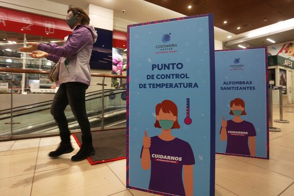 La economía chilena cae un 5,3 % en septiembre, mes de la apertura comercial - MarketData