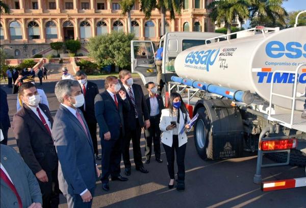 Yacyretá entrega tres camiones cisternas a ESSAP para fortalecer provisión de agua - El Trueno