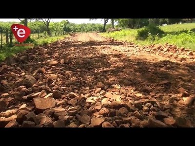 Mediante colaboración de vecinos y pollada logran mejorar caminos del B° Santa Rita