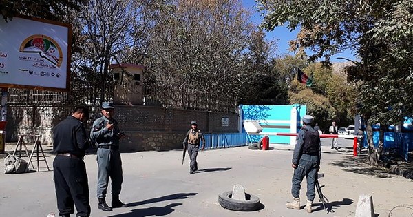 La Nación / Al menos 19 muertos por disparos en universidad de la capital afgana