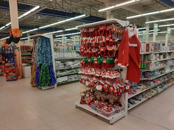 Crónica / El “din din don” ya “adorna” los comercios y da un rayo de esperanza