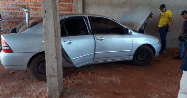 La Nación / Un policía resultó herido en ataque de cuatro encapuchados con armas largas