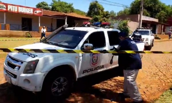 Delincuentes atacan a tiros a policías y se llevan un fusil y una pistola