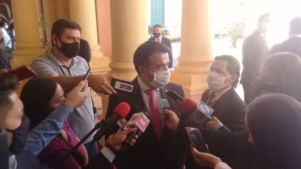 Juró Óscar Llamosas como nuevo ministro de Hacienda - Nacionales - ABC Color