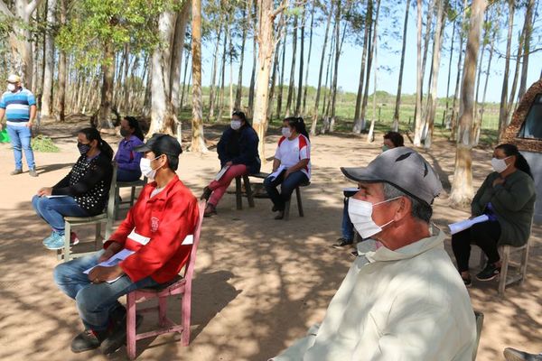 Ganaderos reciben capacitación en el cultivo de sorgo forrajero - Nacionales - ABC Color