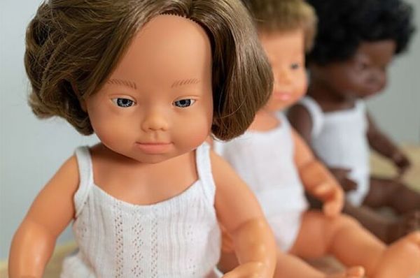 Muñecos con rasgos propios de las personas con Síndrome de Down fue galardonada como "Mejor juguete del año 2020"
