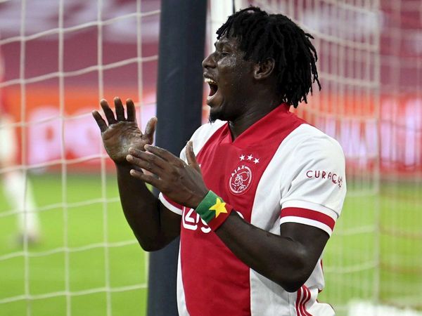Once jugadores del Ajax dan positivo por coronavirus