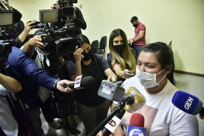 Quíntuple homicidio: “Lo único que quiero es empezar de nuevo”, dijo Araceli Sosa tras ser absuelta por Tribunal de Sentencia - Notas - ABC Color