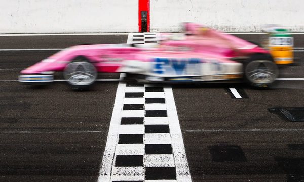 Complicado cierre de Joshua Duerksen en Lausitzring