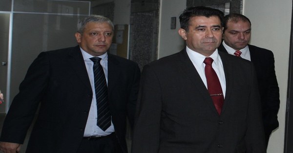 La Nación / Jueza ordenó prisión de excomandante de la Policía Francisco Alvarenga y su esposa