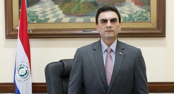 Abdo Benítez hace oficial el nombramiento de Pereira en el MUVH