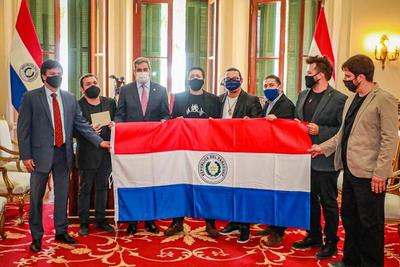 Abdo felicita a grupo nacional Tierra Adentro y promete su apoyo