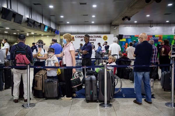 Venezuela permite vuelos a cuatro países tras casi ocho meses sin tráfico comercial - MarketData