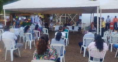 La Nación / Promotores orientaron con micrófonos sobre protocolo sanitario en cementerios