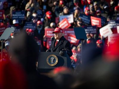 Biden pide salvar "el alma" de EEUU y Trump agita el nacionalismo más hostil