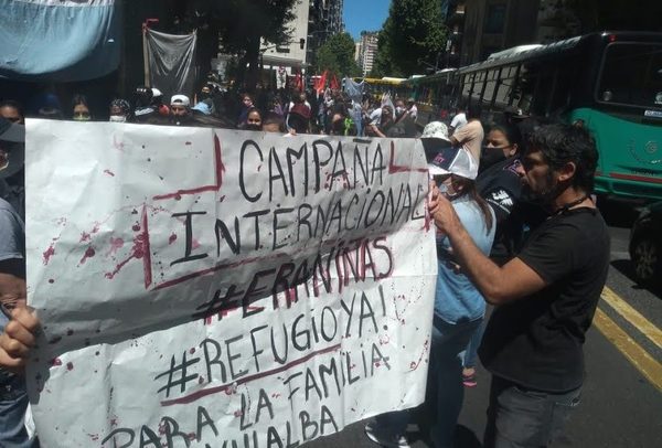 Nuevas protestas frente a consulados en Argentina por niñas abatidas en Yby Yaú