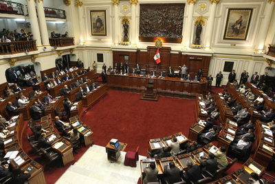 Congreso de Perú aprueba retiro de hasta 4.700 dólares de fondos de pensiones - MarketData