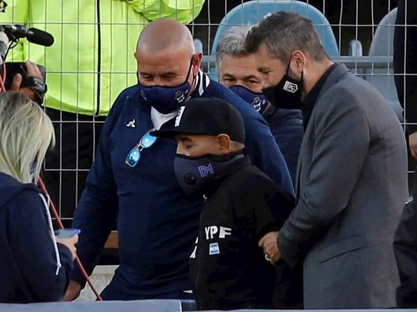Internan a Diego Maradona