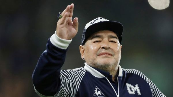 Diego Armando Maradona se encuentra internado en un hospital de La Plata - Megacadena — Últimas Noticias de Paraguay