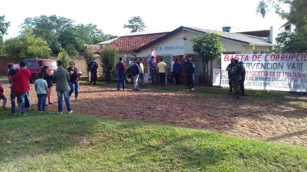 Manifestación para exigir que avance pedido de intervención en Ñacunday - ABC en el Este - ABC Color
