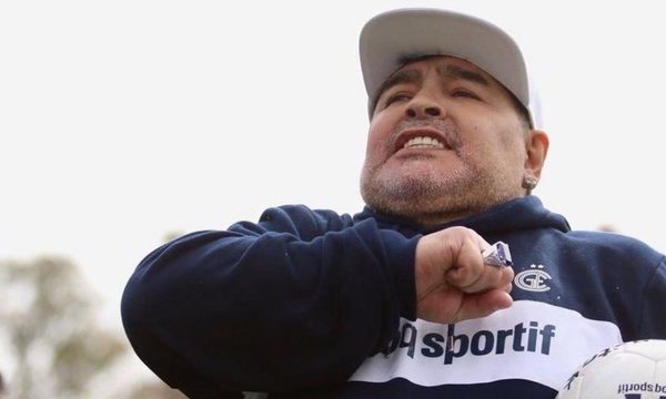 Diego Maradona es internado en una clínica de La Plata