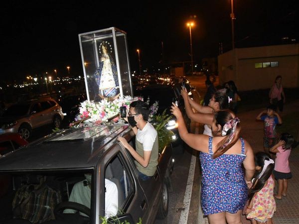 Virgen de Caacupé llega a Asunción para ser visitada por fieles