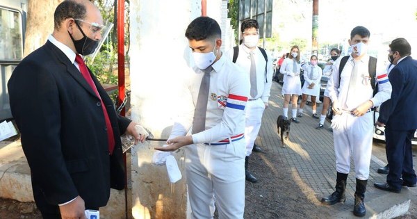 La Nación / Unos 20 mil alumnos regresaron ayer a las clases presenciales