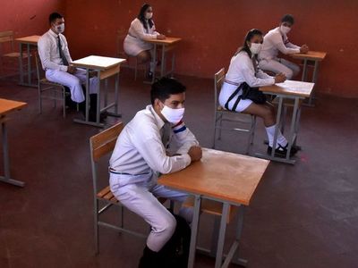 Solo 28  colegios de 1.800 reabren, mientras   Petta evade las falencias