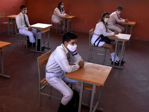Solo 28  colegios de 1.800 reabren, mientras   Petta evade las falencias