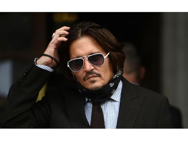 Depp pierde demanda contra The Sun