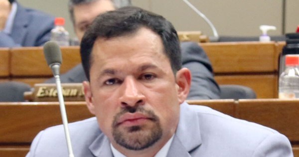 La Nación / Quintana pide recuperar su banca en Diputados