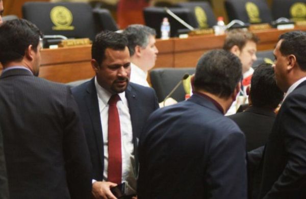 Ulises Quintana nuevamente pide recuperar su banca en Diputados - Noticiero Paraguay