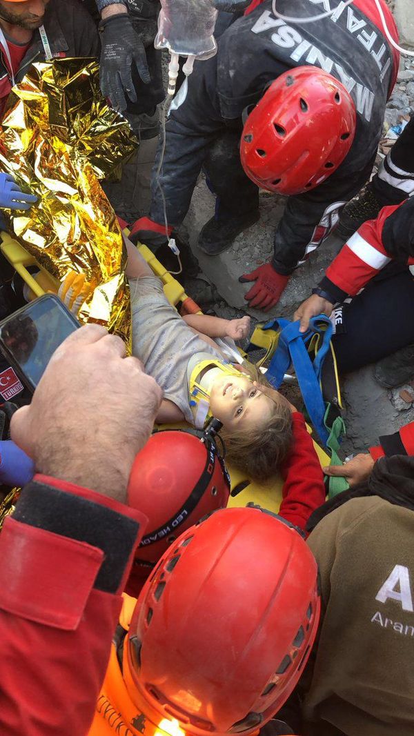 Una niña de cuatro años rescatada con vida 91 horas después del sismo en Turquía - Mundo - ABC Color