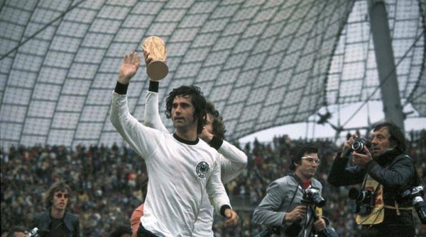 HOY / Gerd Müller cumple 75 años perdido en las nieblas del Alzheimer