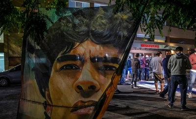 HOY / Internan a Maradona por un "bajón anímico"