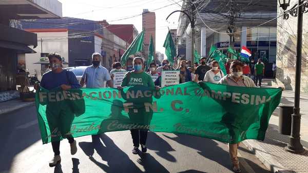 Campesinos se manifiestan reclamando 'política de acompañamiento' del Gobierno