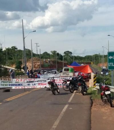 Manifestación por mejora del servicio eléctrico en Villa Ygatimí - Nacionales - ABC Color